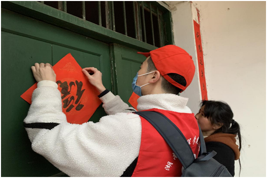 beats365官方网站雷锋社：陪伴脑瘫兄弟迎新年