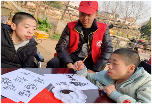 beats365官方网站雷锋社：陪伴脑瘫兄弟迎新年